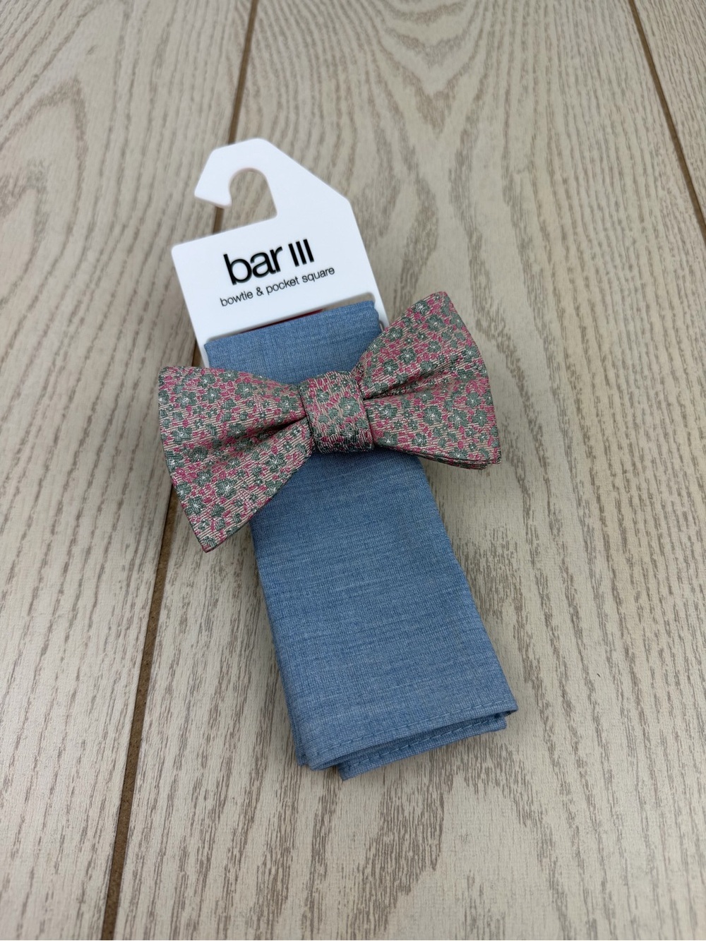 825 Bar III Men's Bowtie & Pocket Square Set OS Micro Floral & Rustic Blue $55